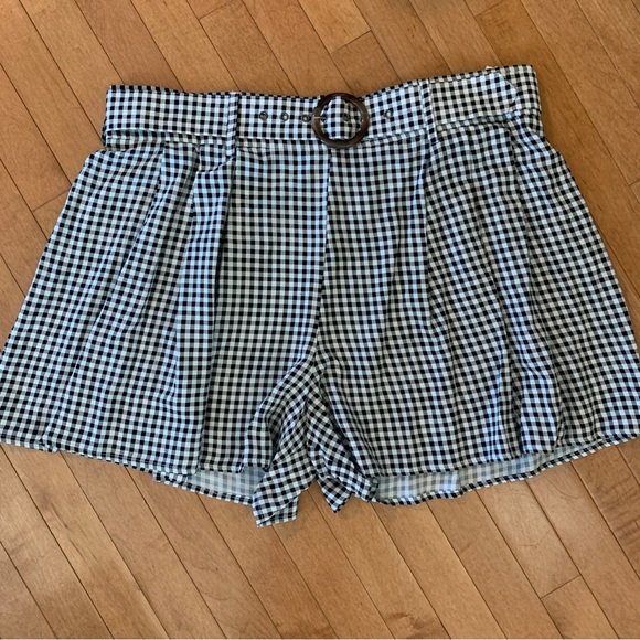 Wallflower Pants - 🎉 5/$25 NWT WALLFLOWER Size 1X & 2X Flowing Pull On Black & White Shorts